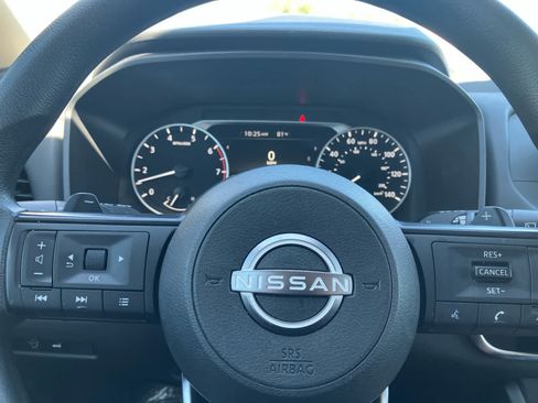 Used 2024 Nissan Rogue SV FWD image 15