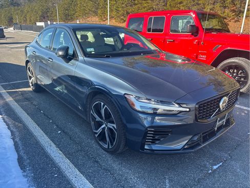 Used 2023 Volvo S60 T8 Plus image 2