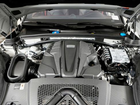 New 2026 Porsche Macan GTS image 42