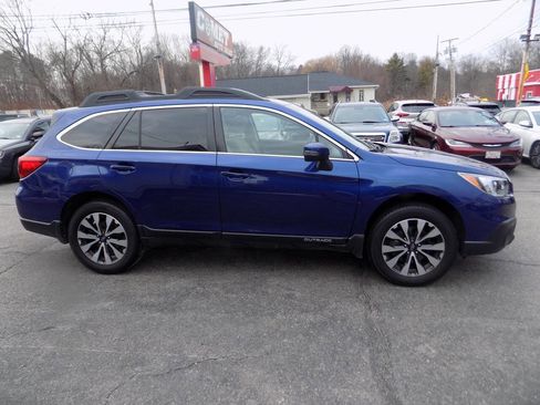 Used 2017 Subaru Outback 2.5i Limited image 2
