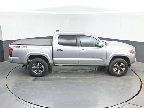 Used 2019 Toyota Tacoma TRD Sport AWD/4WD image 39