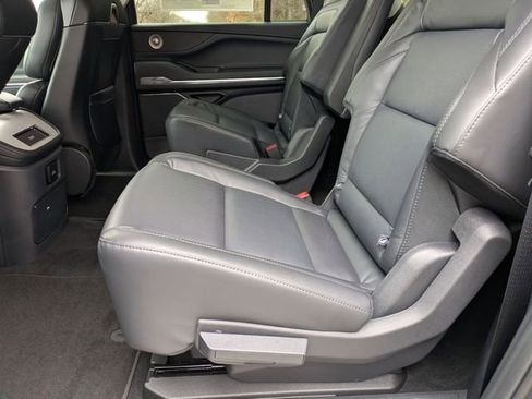 New 2026 Lincoln Navigator L Reserve AWD/4WD image 18