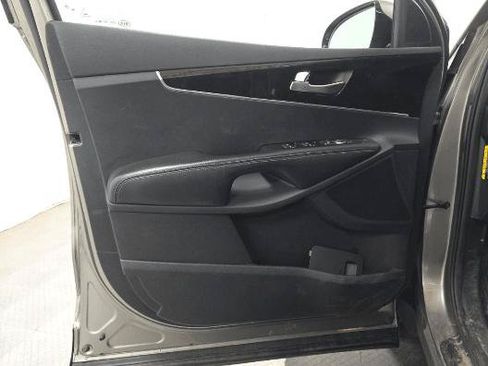Used 2017 Kia Sorento FWD image 19