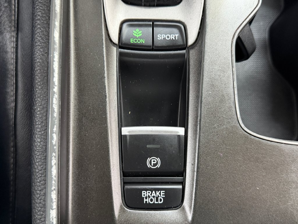 Used 2018 Honda Accord Sport image 32