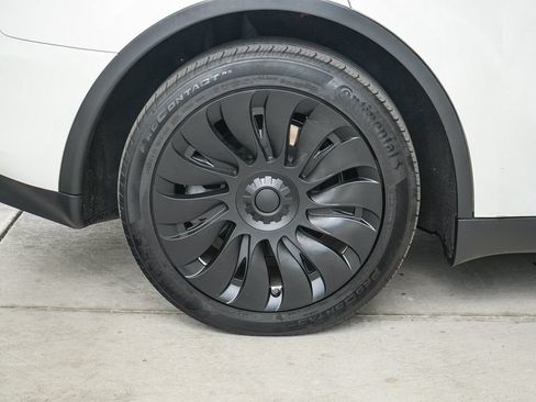 Used 2023 Tesla Model Y Long Range AWD/4WD image 11