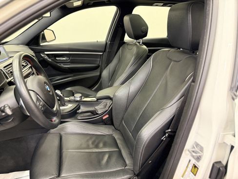 Used 2018 BMW 330i xDrive Wagon AWD/4WD image 6