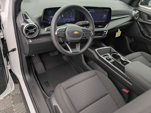 New 2026 Chevrolet Equinox LT image 2