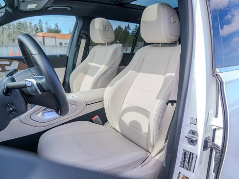 Used 2025 Mercedes-Benz GLS 450 4MATIC image 17