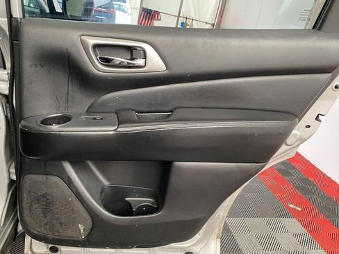 Used 2019 Nissan Pathfinder S AWD/4WD image 8