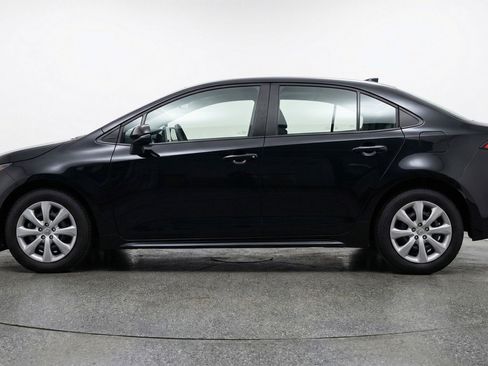 Used 2025 Toyota Corolla LE image 5