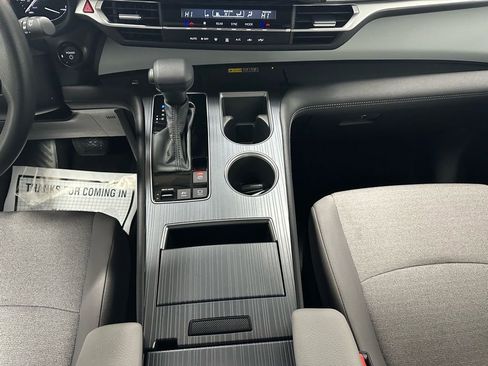 Used 2025 Toyota Sienna LE image 39