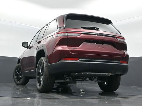 New 2025 Jeep Grand Cherokee Altitude image 34