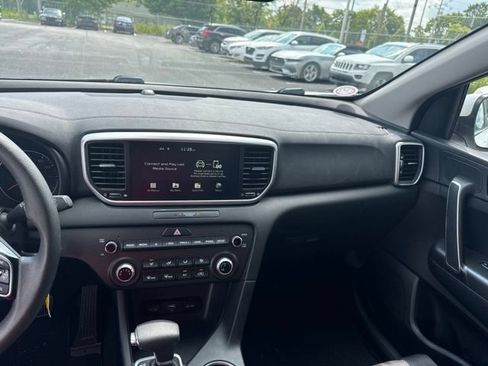 Used 2022 Kia Sportage LX AWD/4WD image 13