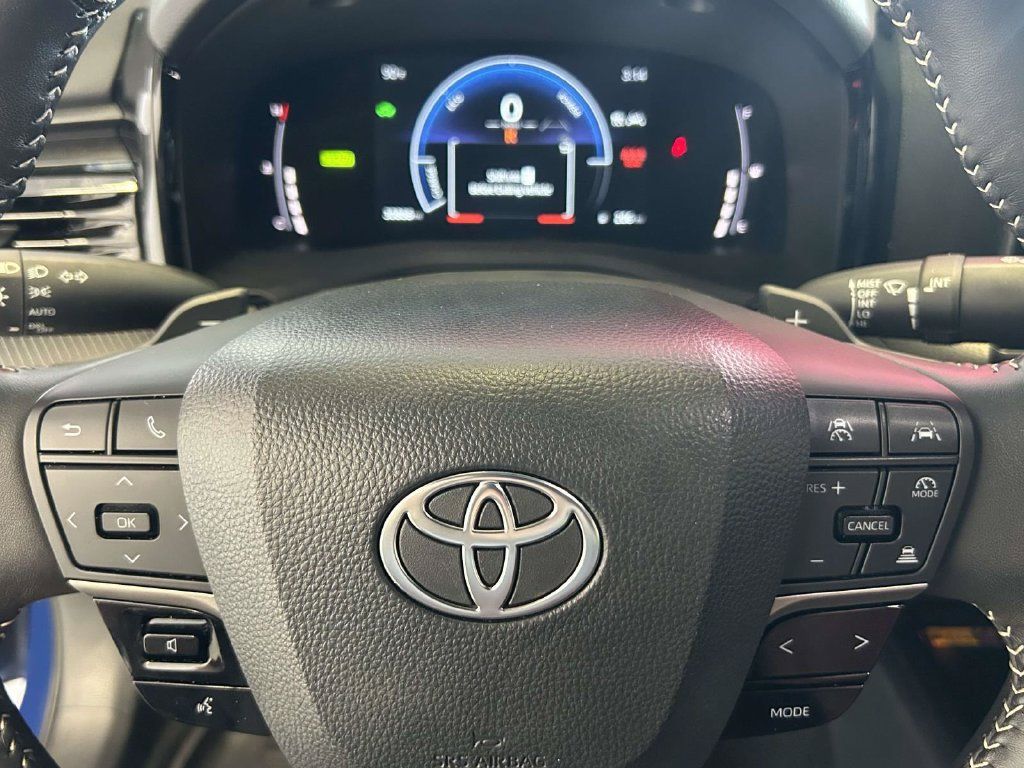 Used 2025 Toyota Camry SE FWD image 28