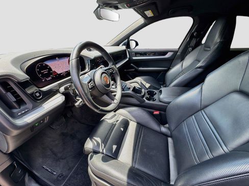 Used 2024 Porsche Cayenne Coupe AWD/4WD image 11