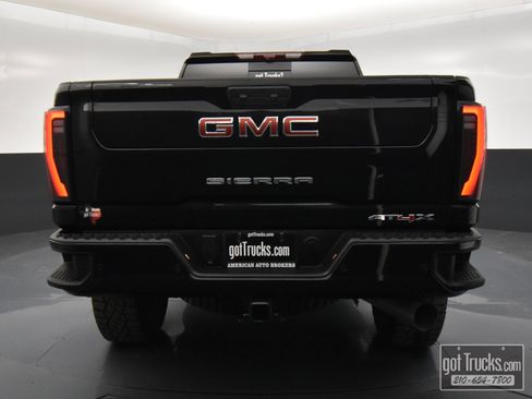 Used 2025 GMC Sierra 2500 AT4X image 5
