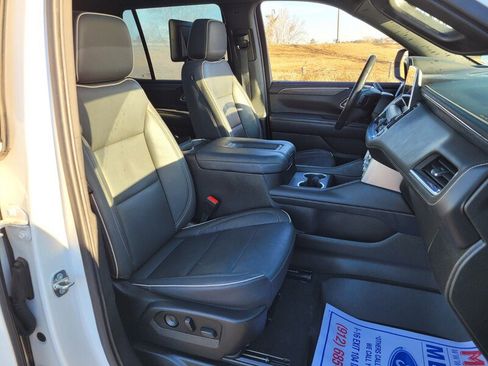 Used 2021 GMC Yukon SLT w/ Rear Media and Nav Package image 18
