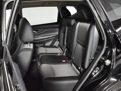 Used 2020 Nissan Rogue SV image 28