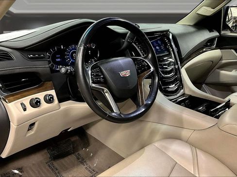 Used 2019 Cadillac Escalade Premium Luxury image 17