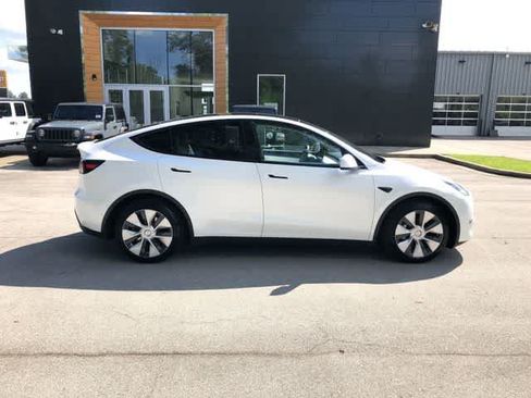 Used 2021 Tesla Model Y Long Range AWD/4WD image 7