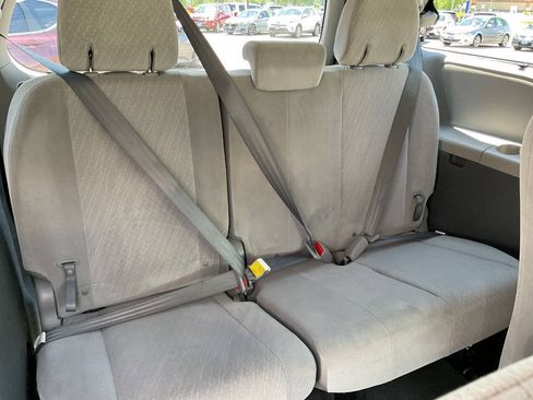 Used 2017 Toyota Sienna LE AWD/4WD image 35