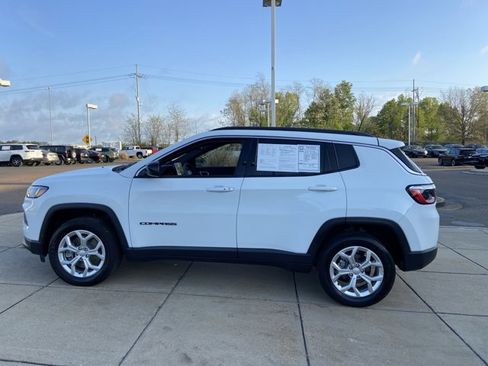 Used 2024 Jeep Compass Latitude image 7