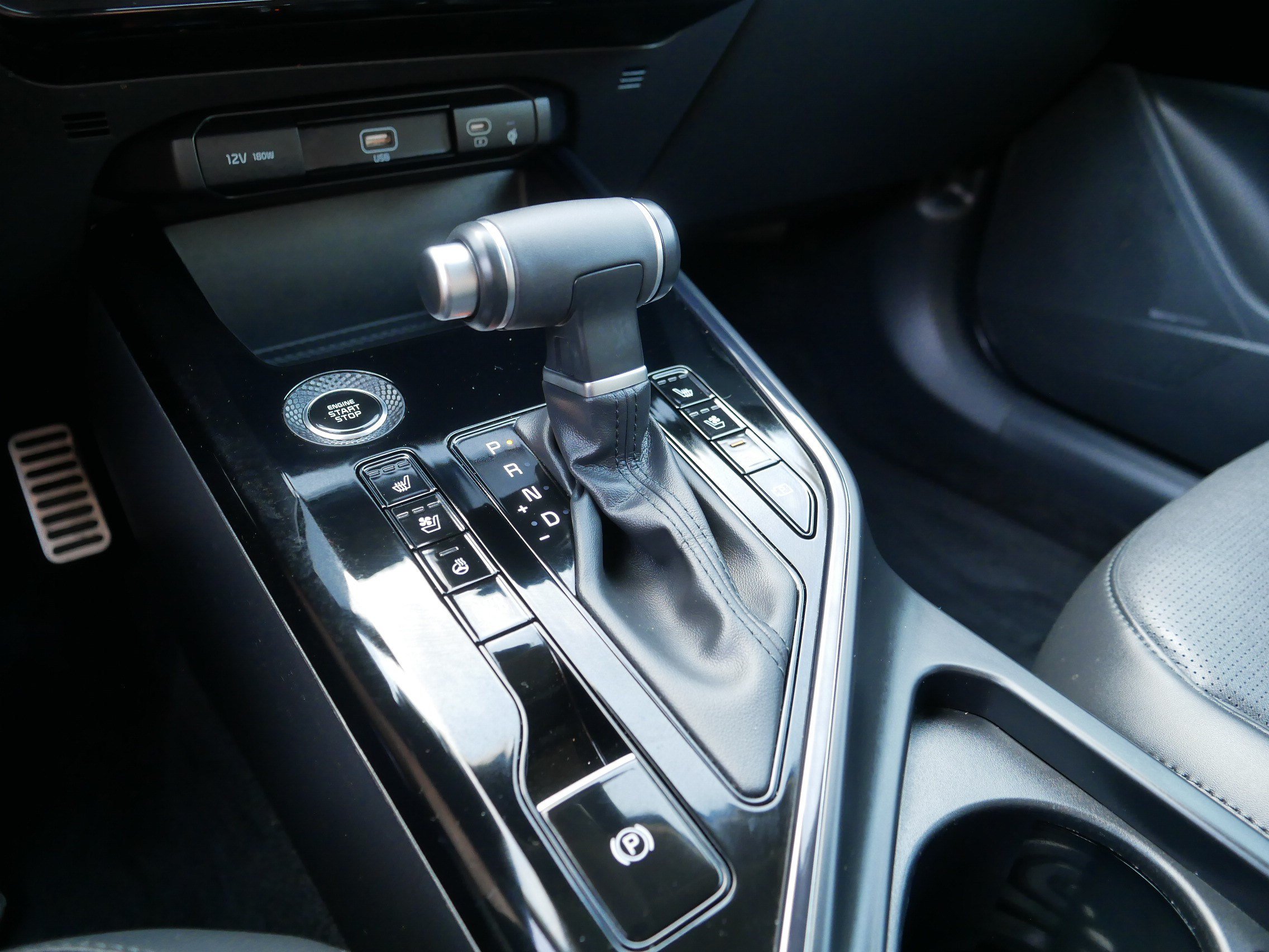 Certified 2025 Kia Niro SX Touring FWD image 24