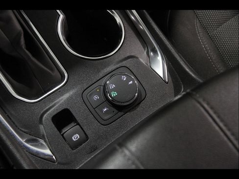 Used 2023 Chevrolet Traverse LT image 17