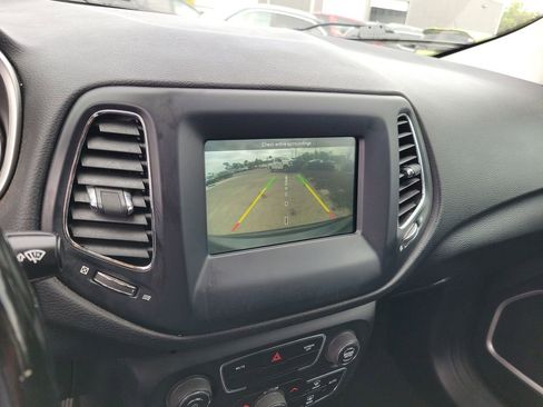 Used 2020 Jeep Compass Latitude FWD image 23