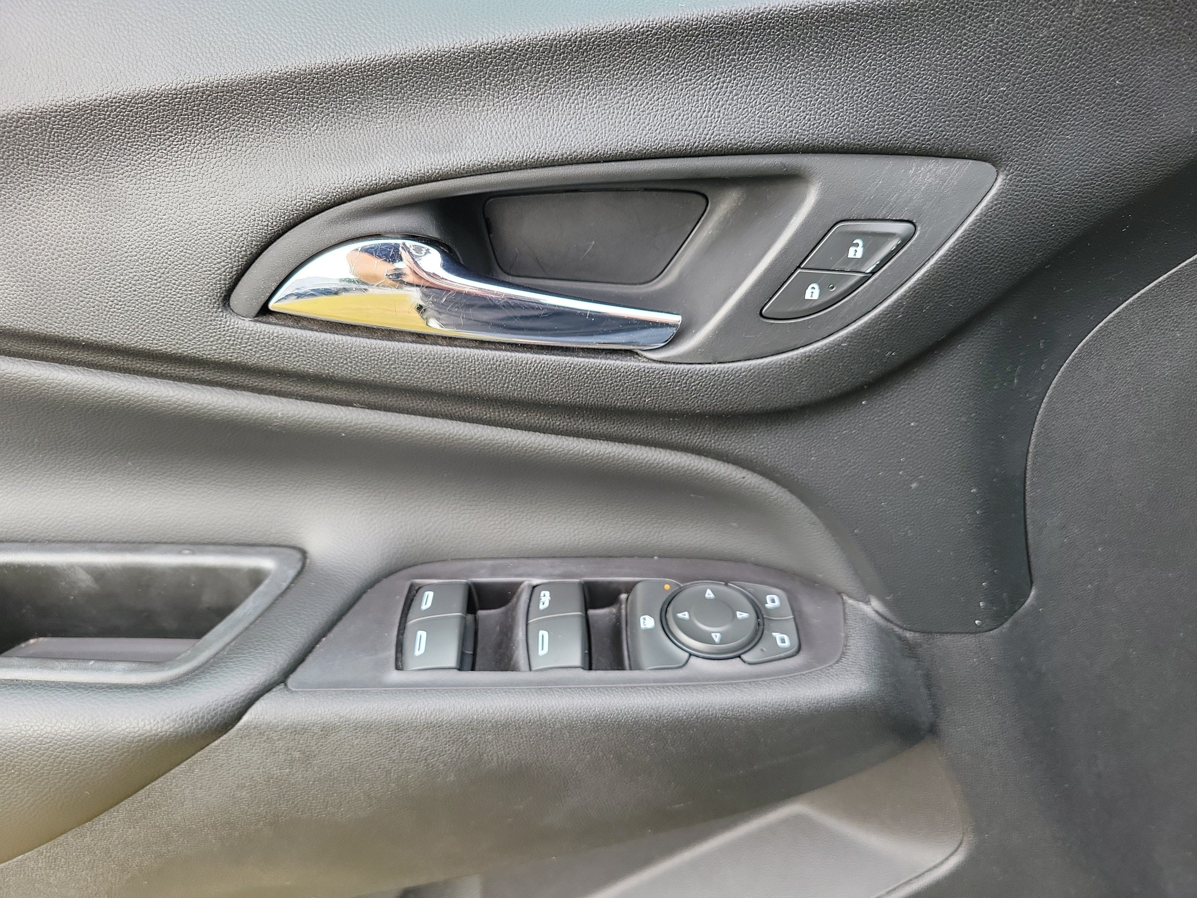 Used 2020 Chevrolet Equinox LT FWD image 24