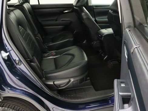 Used 2023 Toyota Highlander XLE FWD image 38
