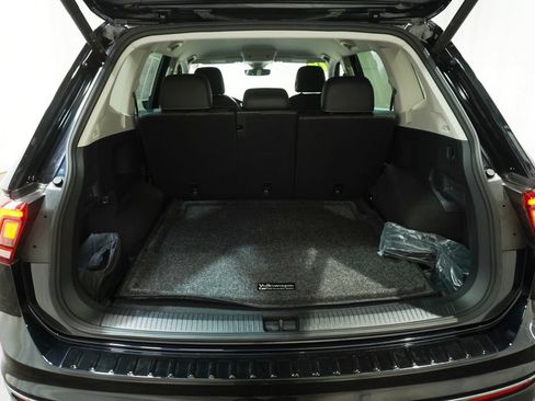 Used 2024 Volkswagen Tiguan SE AWD/4WD image 5