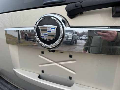 Used 2009 Cadillac Escalade ESV AWD image 8