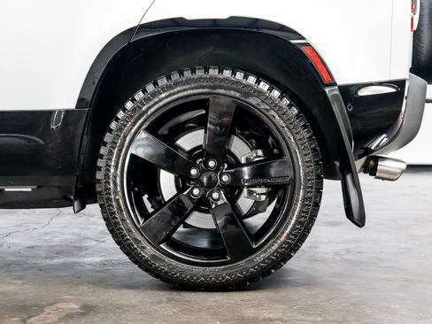 Used 2023 Land Rover Defender 110 X-Dynamic SE AWD/4WD image 14