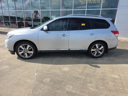 Used 2015 Nissan Pathfinder Platinum w/ Cargo Package FWD image 2