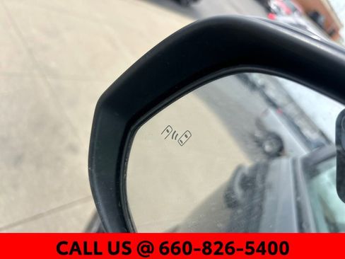 Used 2024 Toyota Tacoma TRD Off-Road image 9