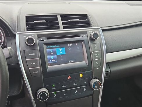 Used 2015 Toyota Camry SE image 24
