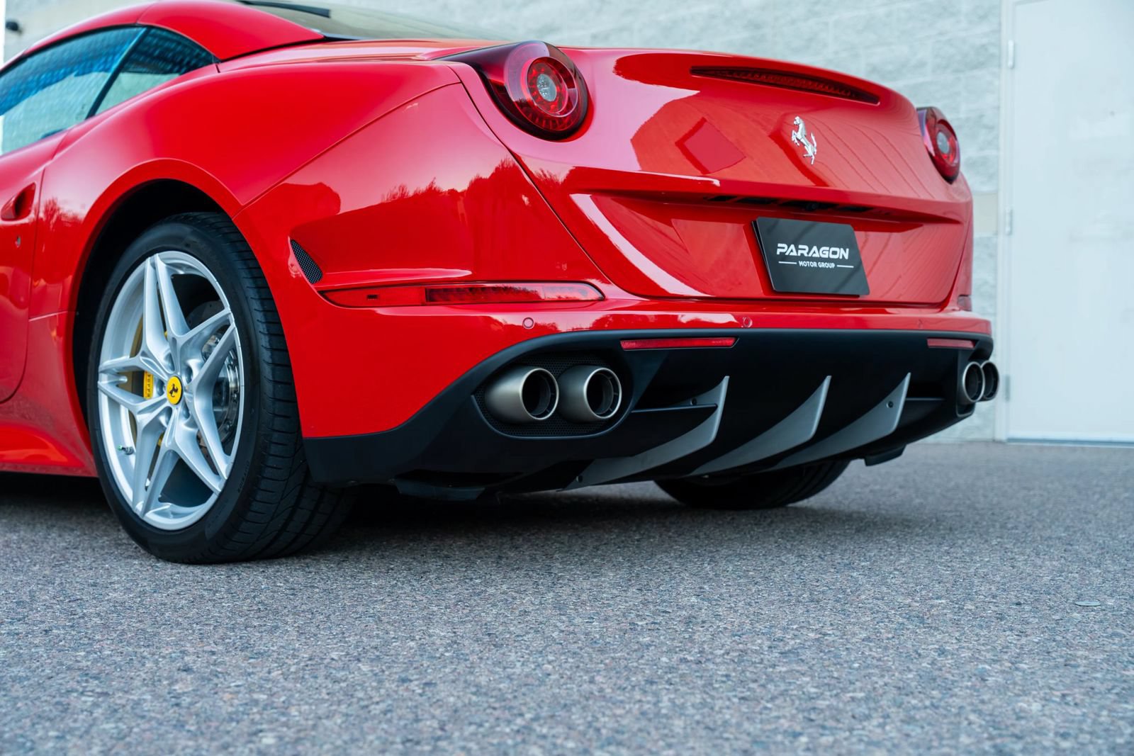 Used 2015 Ferrari California T RWD image 59