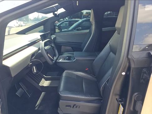 Used 2025 Tesla Cybertruck AWD Crew Cab image 4