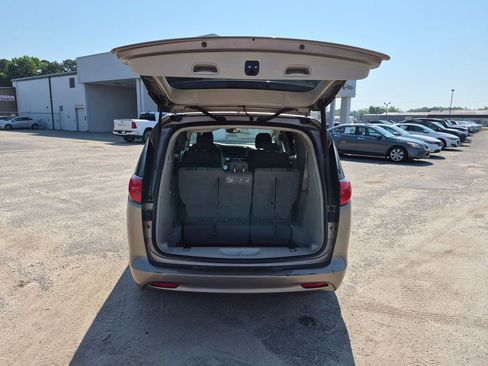 Used 2017 Chrysler Pacifica Touring FWD image 25