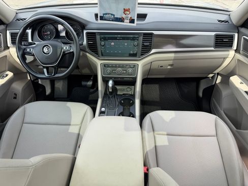 Used 2020 Volkswagen Atlas SE w/ Panoramic Sunroof Package FWD image 11