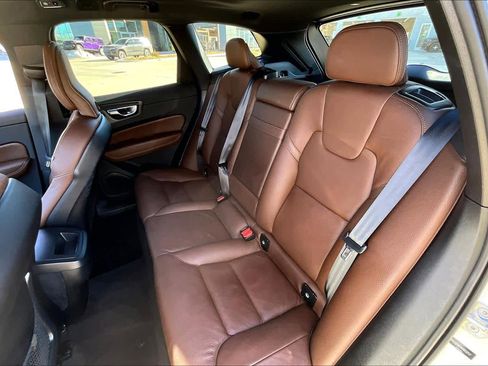 Used 2021 Volvo XC60 T5 Momentum image 12