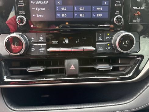 Used 2020 Toyota Highlander L AWD/4WD image 31