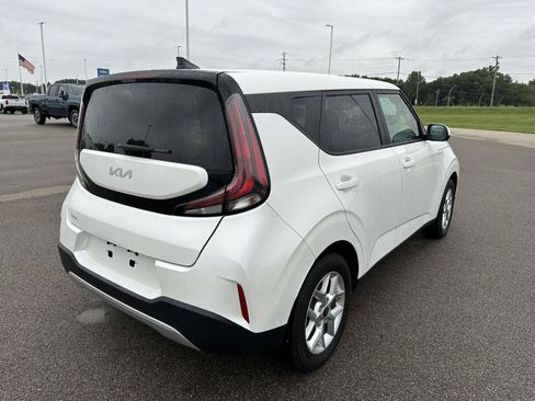 Used 2025 Kia Soul LX w/ LX Technology Package FWD image 10