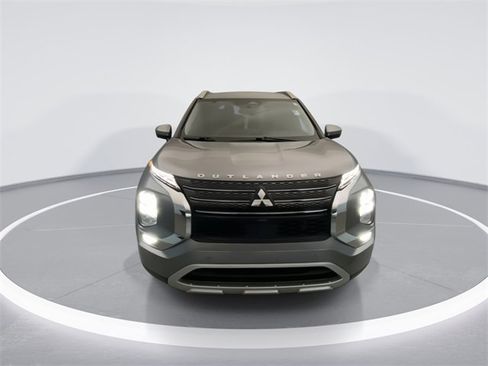 Used 2023 Mitsubishi Outlander SE image 7