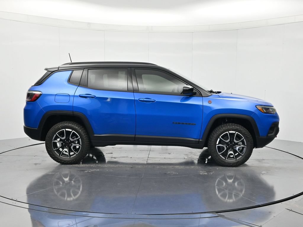New 2026 Jeep Compass Trailhawk w/ Sun, Sound & Navigation Group AWD/4WD image 4