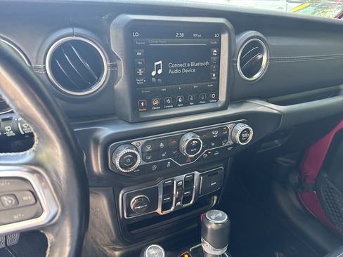 Used 2022 Jeep Wrangler Unlimited Sahara w/ LED Lighting Group AWD/4WD image 25