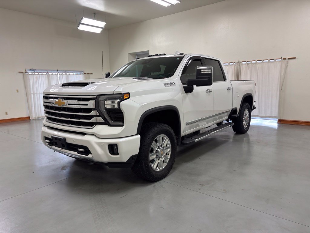 Used 2024 Chevrolet Silverado 2500 High Country w/ High Country Premium Package AWD/4WD image 4