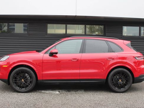 Used 2025 Porsche Cayenne image 2