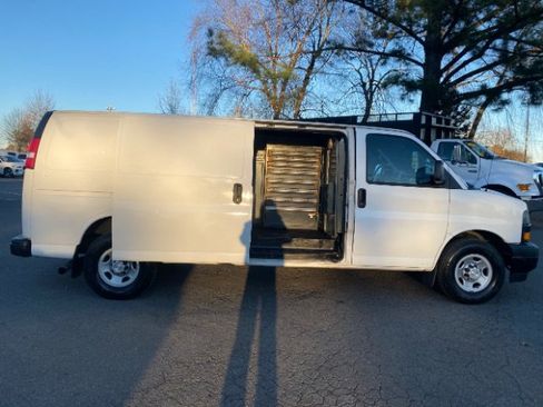 Used 2017 Chevrolet Express 3500 LS image 11